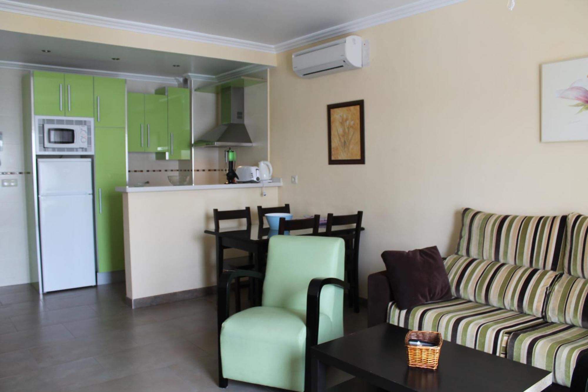Apartamentos Turisticos Plaza Del Olvido Nerja Dış mekan fotoğraf